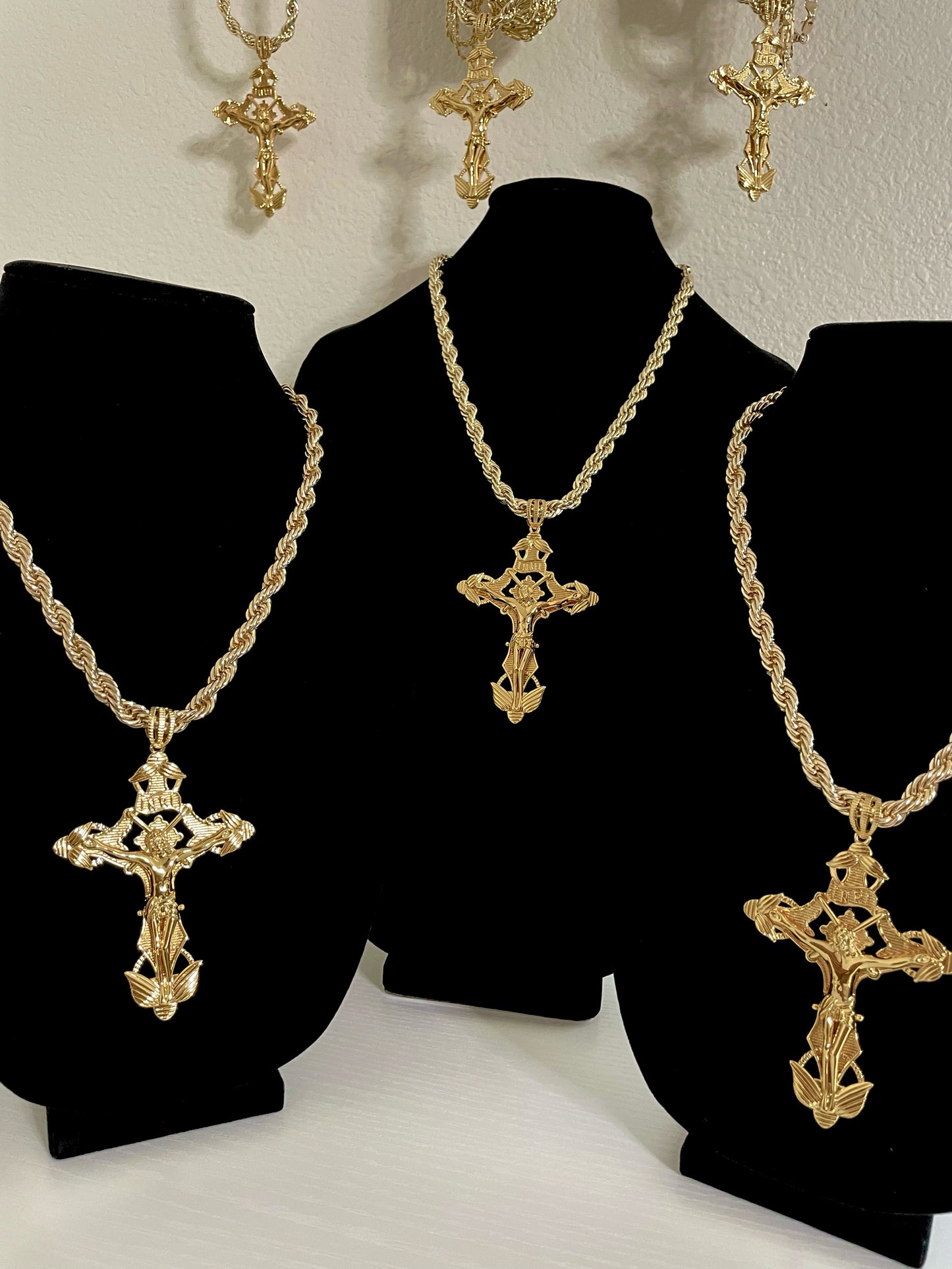 8mm Rope Chain (24Inch) w/ 4inch INRI cross pendant