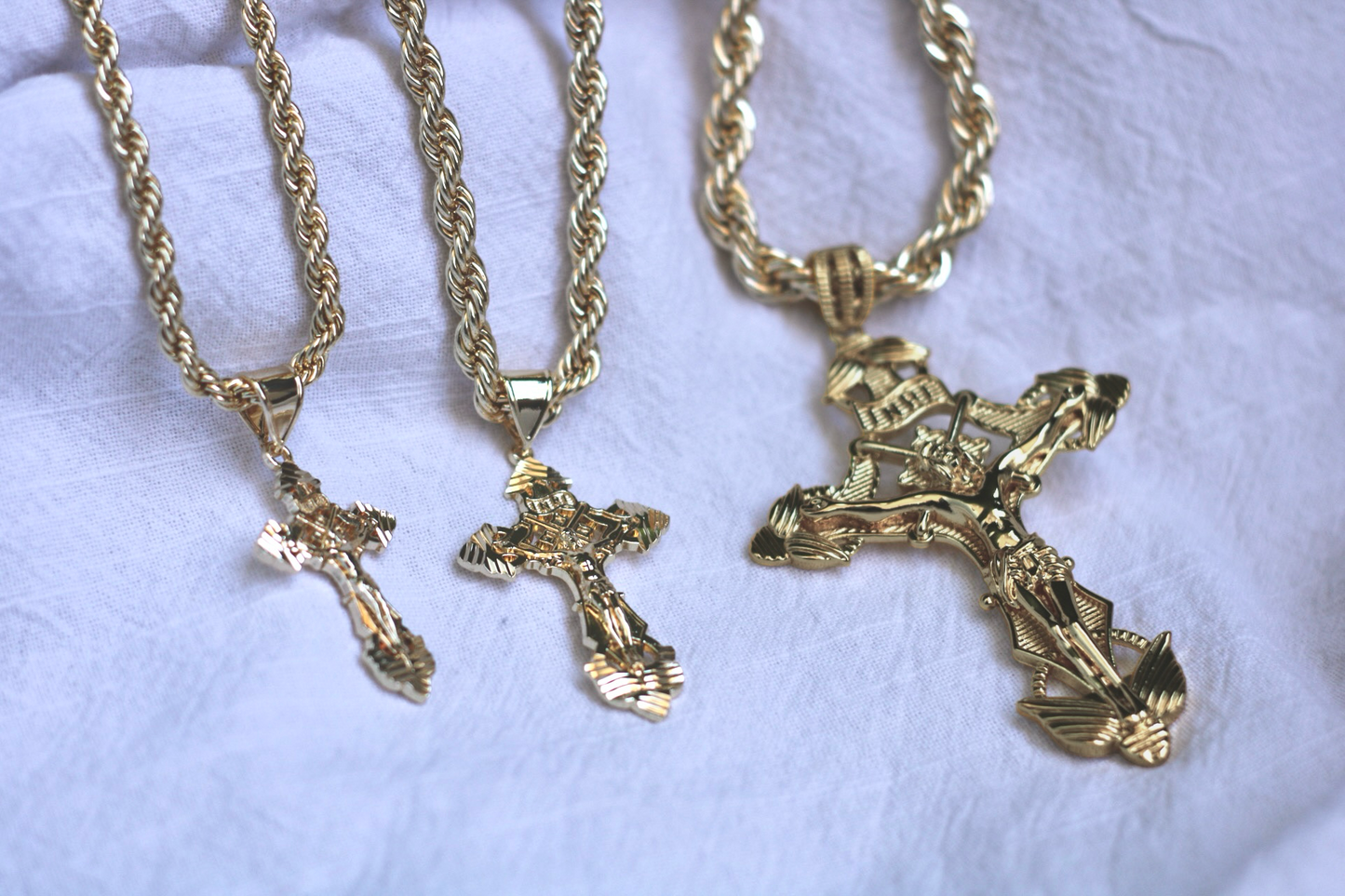5mm Rope Chain (24Inch) w/ 1.5 Inch INRI Cross Pendant